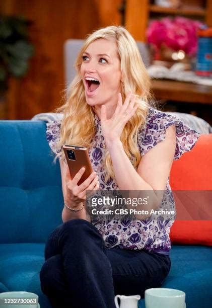 2,698 Beth Behrs Photos Stock Photos & High